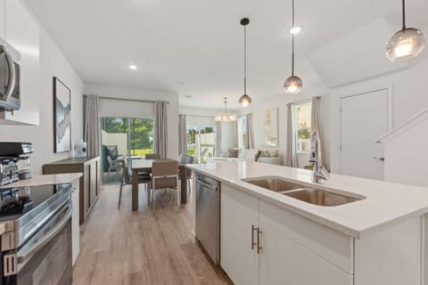 Boutique Retreat, Azzure Resort, Near Orlando and Disney by Shine Villas townhouse House in Loughman