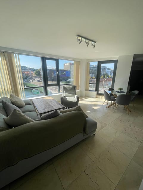 Fabulous and Sunny 2 bed Apartment, in City Centre Apartment in Cork City