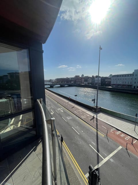 Fabulous and Sunny 2 bed Apartment, in City Centre Apartment in Cork City