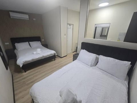 Ryo 24 דירה במלון בוטיק 2 דקות מטיילת בת ים Apartment in Tel Aviv District