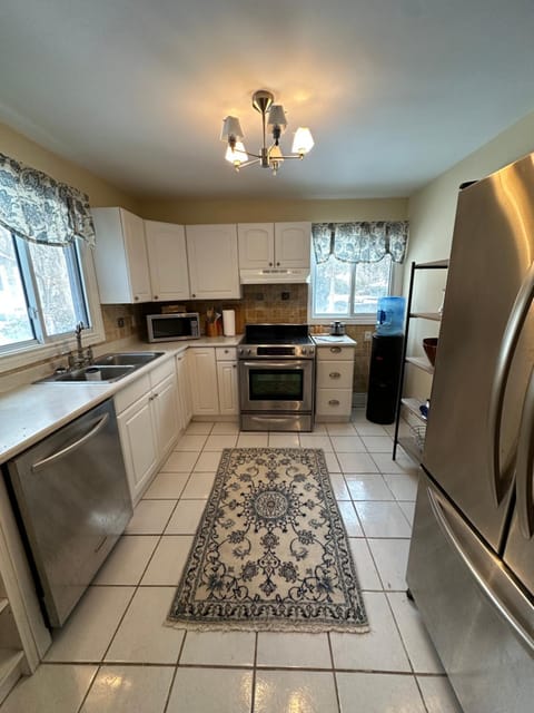 Kitchen or kitchenette, dishwasher, oven, pet friendly, stove, toaster