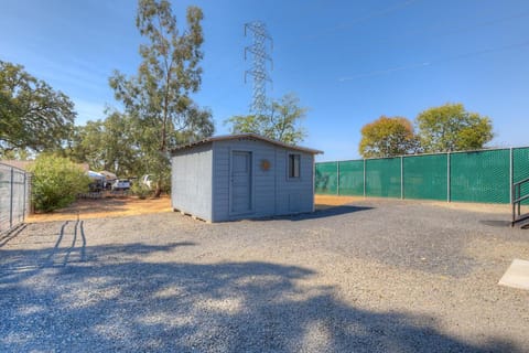 Country Charm Cottage Haus in Oroville