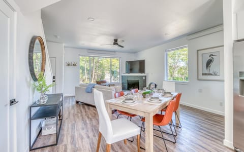 Living room, Dining area