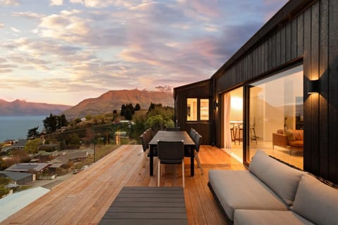 Balcony/Terrace, Seating area, Lake view, Mountain view, Sunset