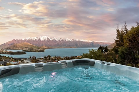 Hot Tub, Lake view, Mountain view, Sunset