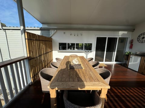 Shoaly House - A Spacious Oasis House in Shoal Bay