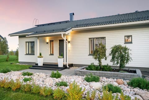 Property building, Day, Garden, Garden view