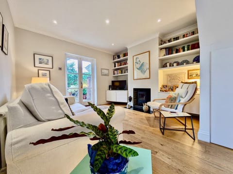 Library, TV and multimedia, Living room, Seating area