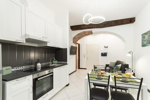Kitchen or kitchenette, Dining area, oven, stove