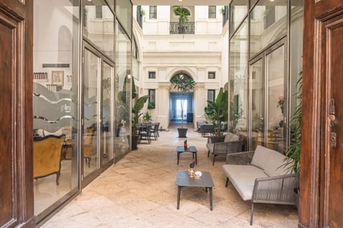 Central Gallery Rooms- Palazzo D'Ali' Staiti XIX Hotel in Trapani