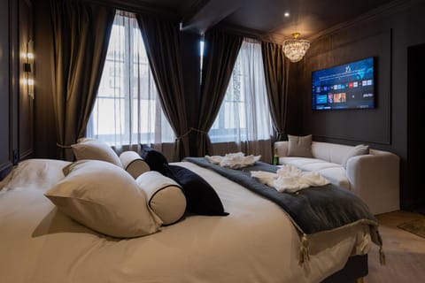 Bed, TV and multimedia