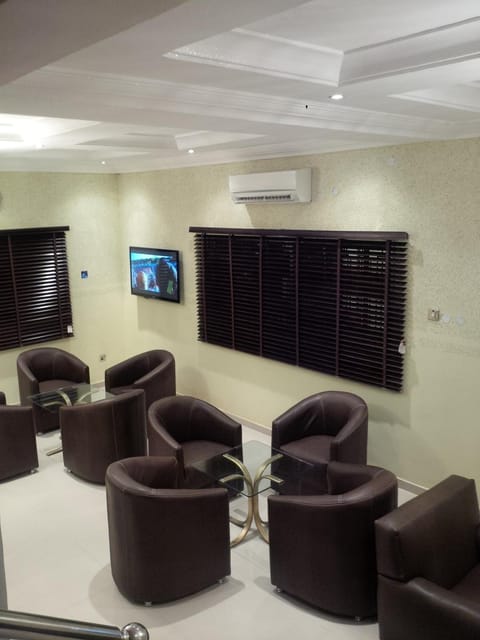 Communal lounge/ TV room, Banquet/Function facilities, Seating area, Drinks