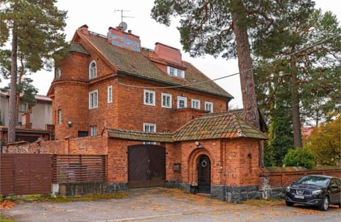 Property building, Facade/entrance, Parking