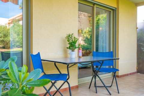 Patio, Day, View (from property/room), Balcony/Terrace, Living room, Seating area, Dining area