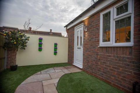 One Bed Bungalow, Leamington Spa House in Royal Leamington Spa