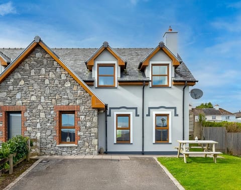 2 bedroom home in Kenmare with sea views to sleep 4 House in Kenmare