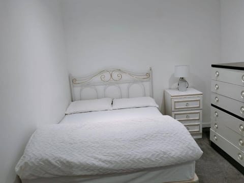 Budget-Friendly 4-Bedroom House in Swansea - Ideal for Travelers Vacation rental in Swansea