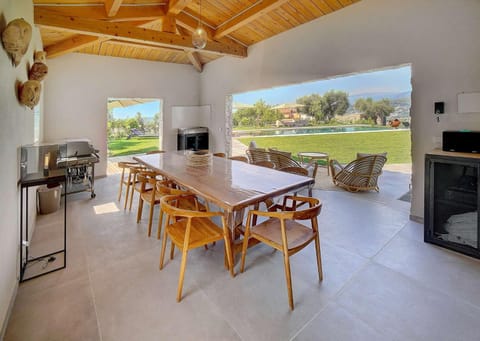 Patio, Dining area