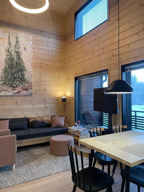 TV and multimedia, Living room, Seating area, Dining area