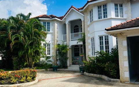 ZenBreak Marzalea Villa 3bd House in Saint James