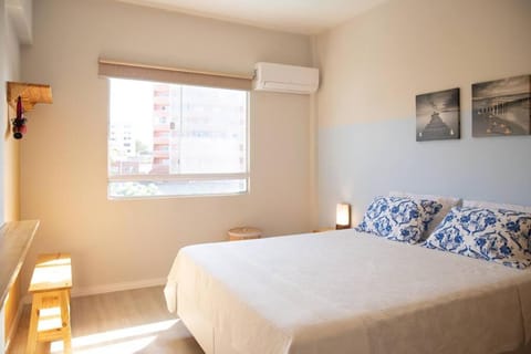 Bedroom, air conditioner