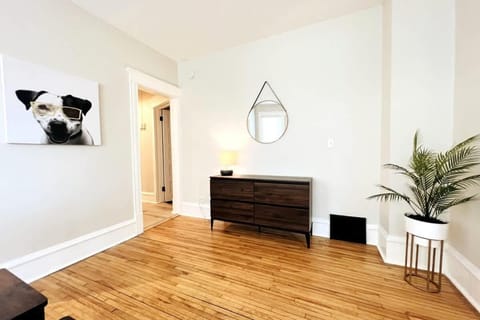 Trendy and Stylish 3BR Uptown Duplex with Balcony Apartment in Minneapolis