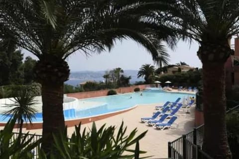 Appartement vue mer avec piscine Apartment in Mandelieu-La Napoule