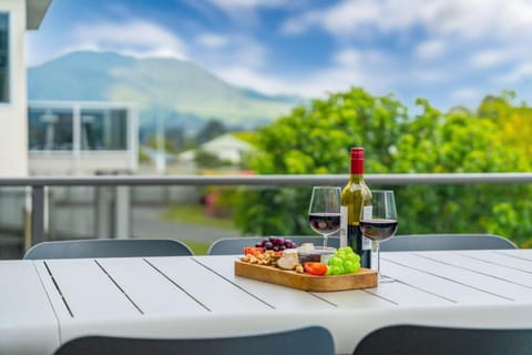 Balcony/Terrace, Mountain view, Mountain view