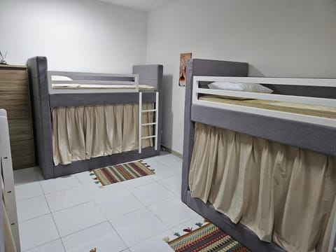 Bedroom, bunk bed