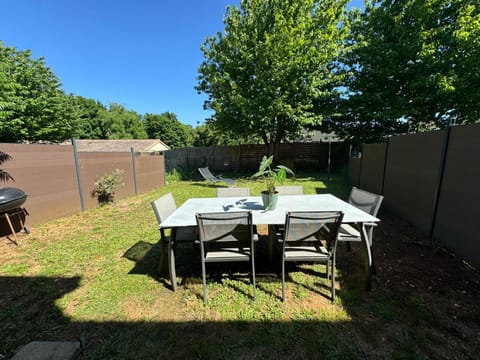 Garden, Dining area, Garden view