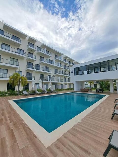 Pool view, Swimming pool, sunbed