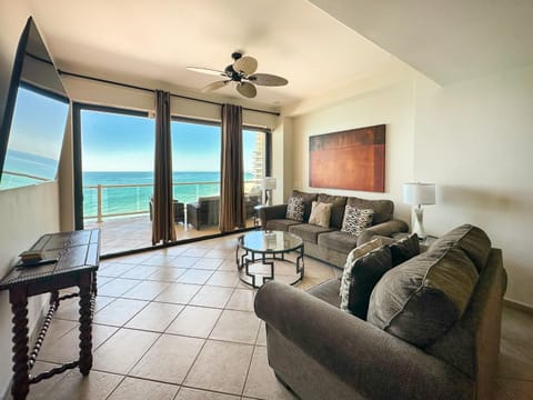 Beach Bliss Retreat 2BR Beachfront Condo House in Rocky Point