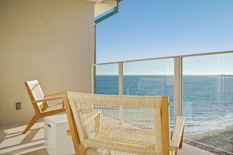 Day, Natural landscape, View (from property/room), Balcony/Terrace, Seating area, Beach, Sea view, sunbed