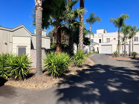 Golf Views 2 Apartment in Yarrawonga