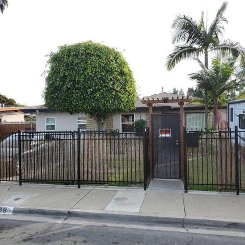 Property building, Day, Neighbourhood, Street view