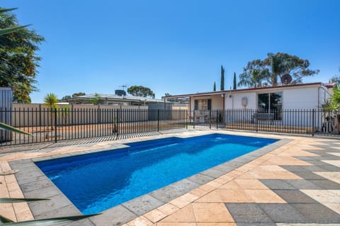 Property building, Patio, Day, Pool view, Swimming pool, sunbed