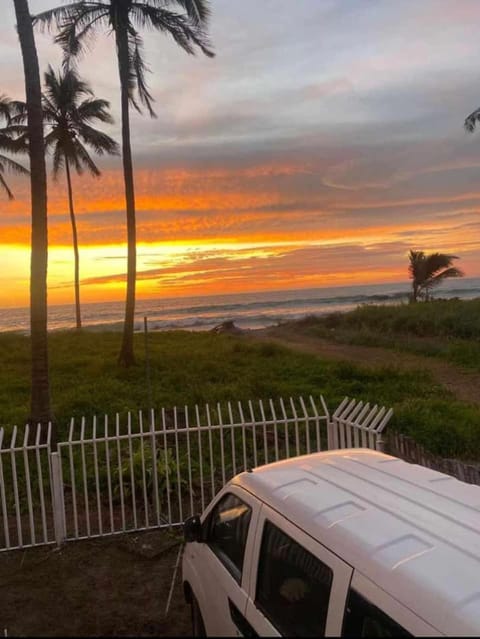 Cabañas camino al sol House in Manabí Province