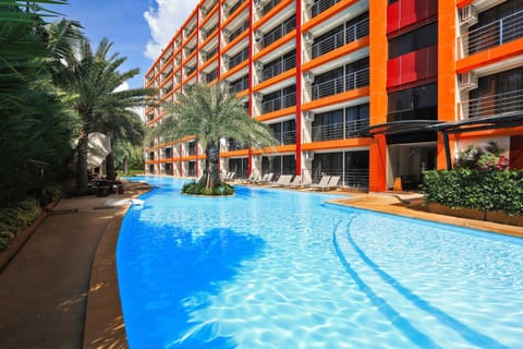 Pool view, Swimming pool, sunbed