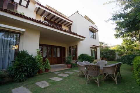 Property building, View (from property/room), Balcony/Terrace