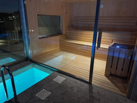 Sauna, Swimming pool