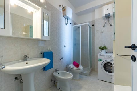 Shower, Toilet, bidet, washing machine