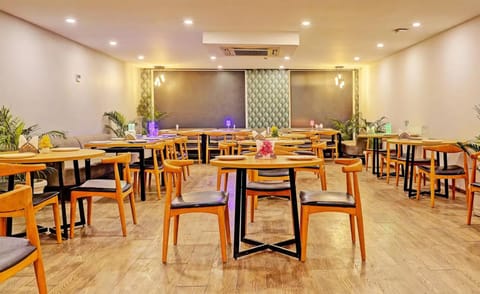 Restaurant/places to eat, Living room, Banquet/Function facilities, Seating area