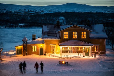 Property building, Restaurant/places to eat, Natural landscape, Winter, Inner courtyard view