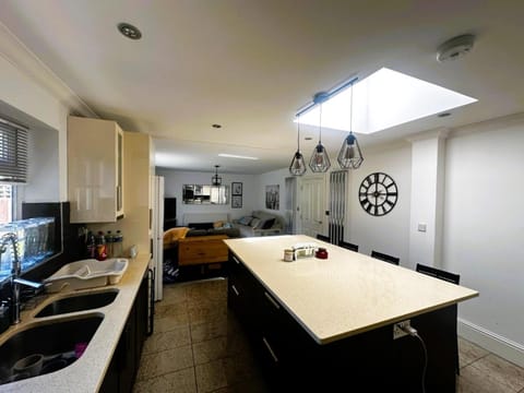 Luxury 3-Bed Ilford Modern Comfort & Elegance Apartment in Ilford