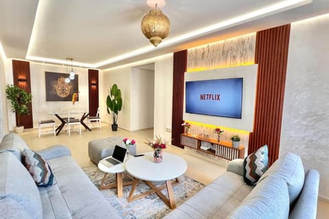 TV and multimedia, Living room, Seating area, Dining area