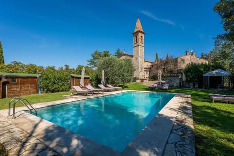 Facade/entrance, Swimming pool