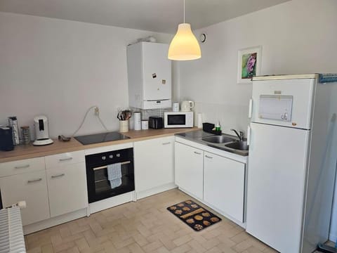 Coffee/tea facilities, Kitchen or kitchenette, oven, pet friendly, stove, toaster