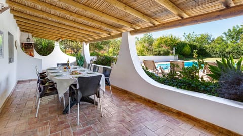 Villa Alice by Algarve Vacation House in Guia