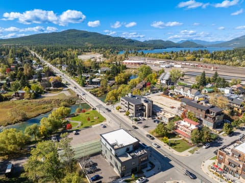 Loft Located in Heart Downtown Whitefish, Walking Distance to River, Short Drive to Skiing! House in Whitefish