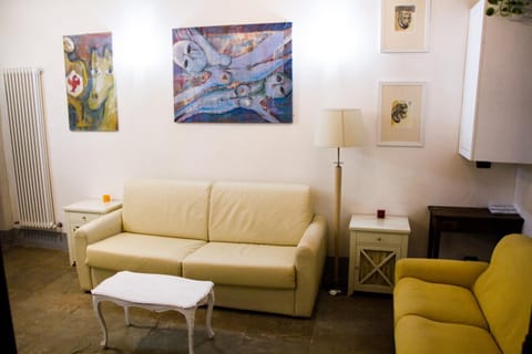 Bed, Seating area